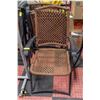 Image 1 : SET OF 2 PLASTIC WICKER FOLDING CHAIRS