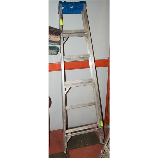 5' A-FRAME LADDER