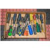 Image 1 : FLAT OF ASSORTED SCREWDRIVERS