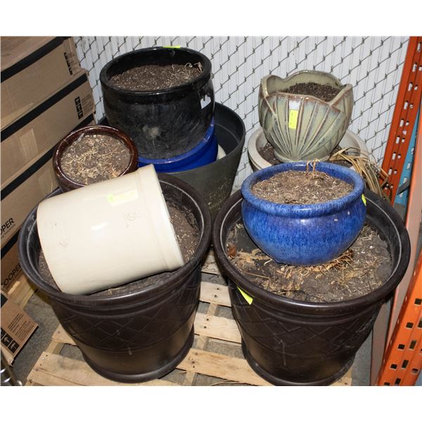 PALLET OF 3 EXTRA LARGE VINYL POTS VARIOUS CERAMIC