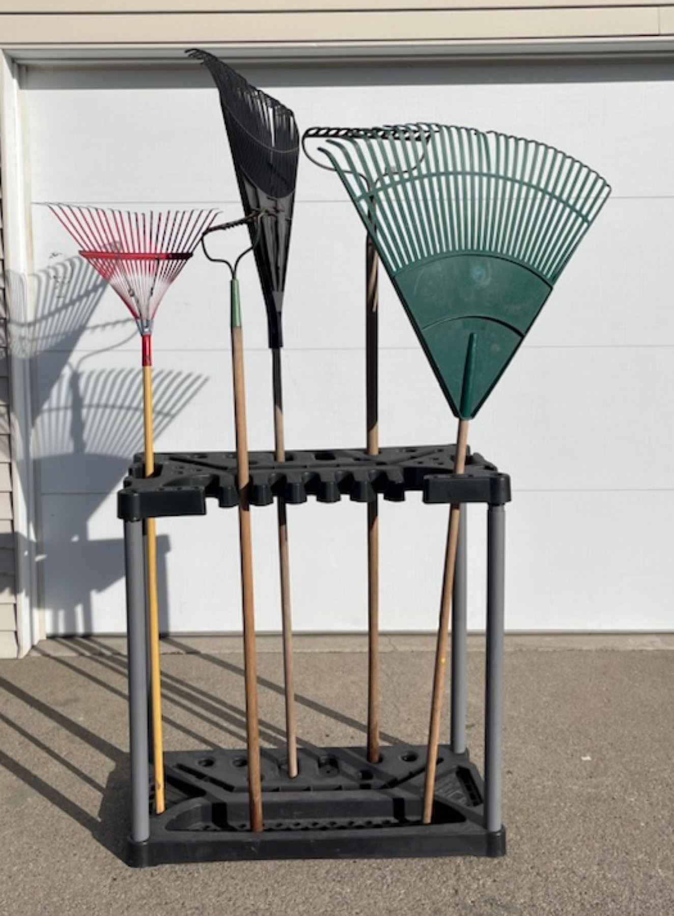 RAKES AND HOLDER! GET READY FOR SPRING!