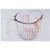 Image 2 : 2 cup Fire King measuring cup