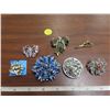 Image 1 : Lot of assorted brooches