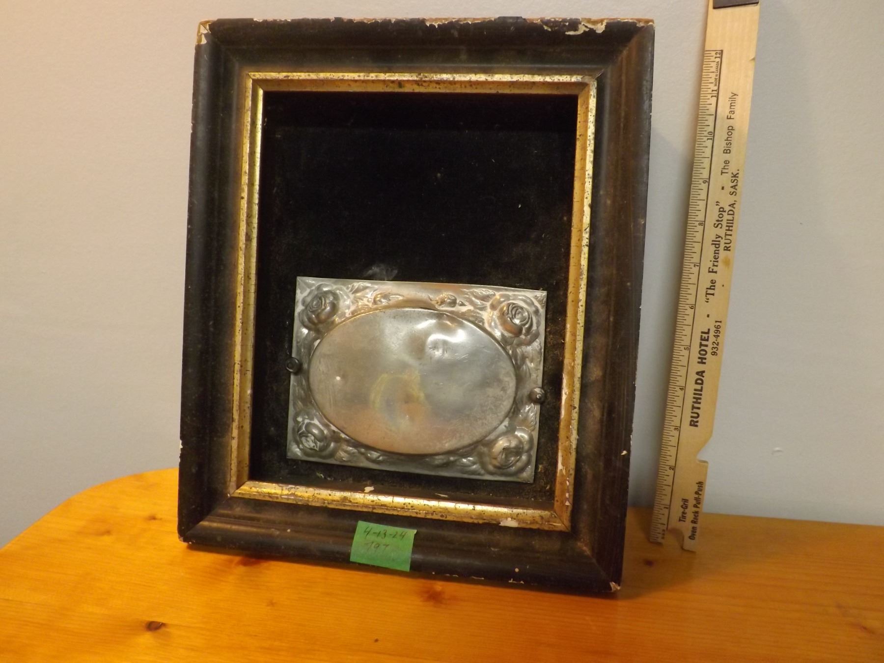 Frame Inscription On Mount antique frame with memorial inscription from 1898 - Schmalz Auctions