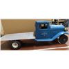Image 2 : Blue dump truck