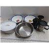 Image 1 : 2 serving bowls, stainless strainer, 3 travel mugs casserole dish with lid