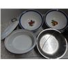 Image 2 : 2 serving bowls, stainless strainer, 3 travel mugs casserole dish with lid