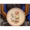 Image 2 : M.J. Hummel Annual Plate 1974 In Bas Relief 13 x 13