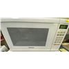 Image 2 : Panasonic Microwave 1200W NN-ST651W Tested