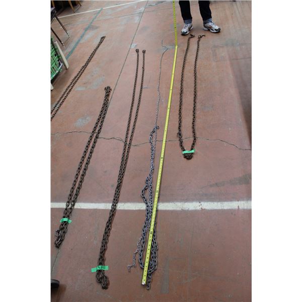 Chains (1) 14', (1) 20' & (3) Small Tail Chains - Various Sizes (As is Condition) w/ Basket