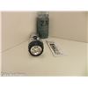 Image 2 : WIND UP FLASHLIGHT/RADIO/ALARM CANADIAN RED CROSS