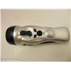 Image 3 : WIND UP FLASHLIGHT/RADIO/ALARM CANADIAN RED CROSS