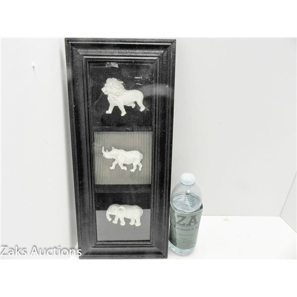 SHADOW BOX OF SAFARI ANIMALS