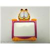 Image 3 : 2 DESK ORGANIZERS AND MINI GARFIELD WHITE BOARD