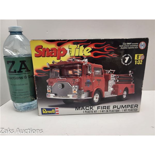 SNAP TITE MACK FIRE PUMPER MODEL KIT