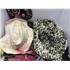 Image 2 : LARGE BAG OF CHILDREN'S DRESS-UP CLOTHES