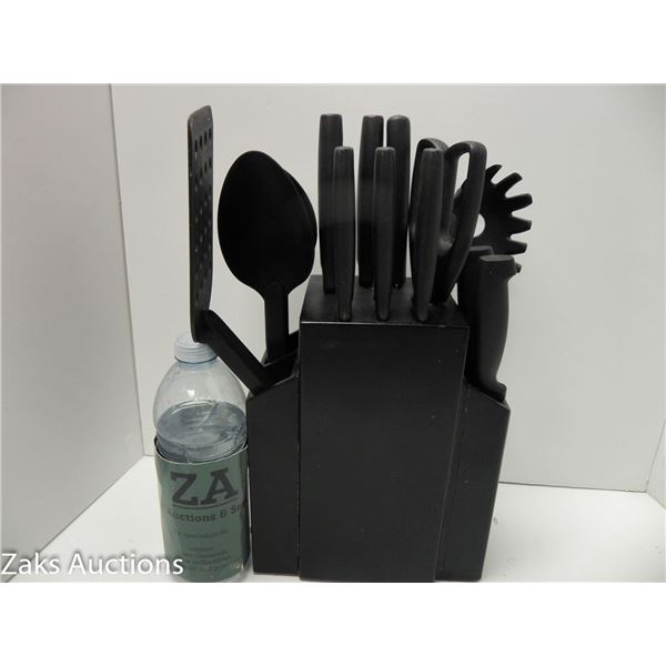 15 PC KITCHEN UTENSILS AND WITH KNIVES, IN A BLOCK