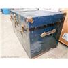 Image 2 : VINTAGE BLUE TRUNK WITH TRAY - KEY INSIDE