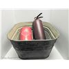 Image 2 : GALVANIZED WASHING BIN WITH DECOR FIRE EXTINGUISHER AND OLD GAS CAN