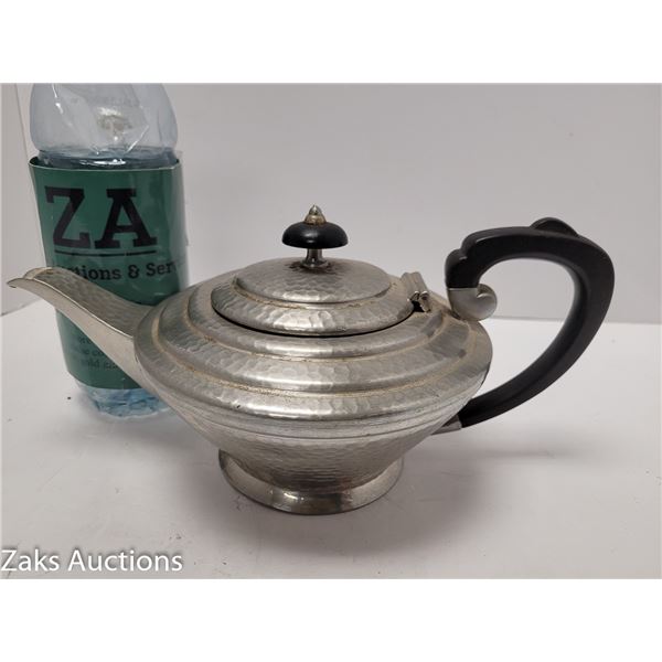 PEWTER TEAPOT MADE IN ENGLAND 2567