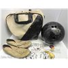 Image 1 : VINTAGE 10 LB BOWLING BALL IN VINTAGE LEATHER CASE