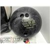 Image 2 : VINTAGE 10 LB BOWLING BALL IN VINTAGE LEATHER CASE