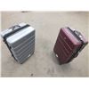 Image 1 : 2 Hard Case Suit Case's