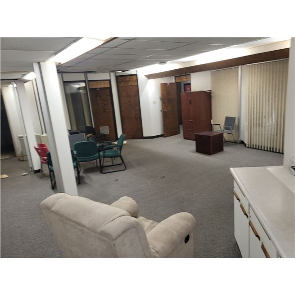 Contents of Room Incl Recliner (Needs Cleaning), 10 Misc Chairs,