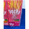 Image 2 : Pocky Strawberry Cream Coated Biscuit Sticks (10 x 33g)