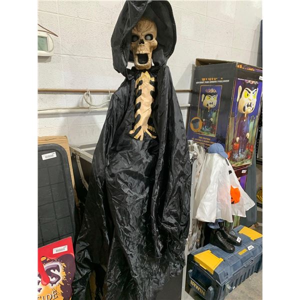 Aninatronic Skeleton Halloween Decor