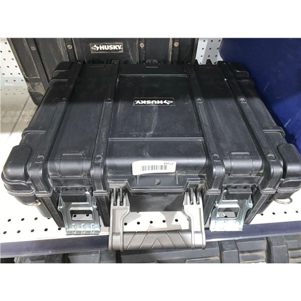 Husky Latching Tote w/ Compartments