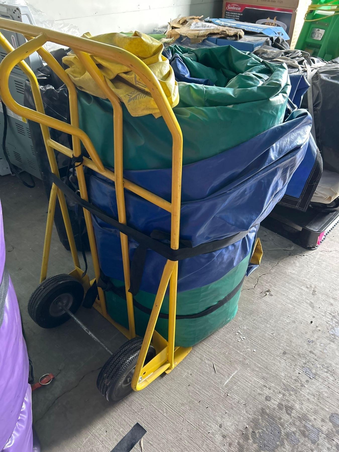 Happy Jump Castle III [Bounce House] 15' x 15' INCLUDES AIR BLOWER AND