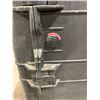 Image 4 : Hard Shell Wheeled Travel Case with Handle - No Keys, Unlocked