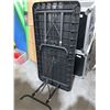 Image 3 : 2' x 4' Folding Plastic Table