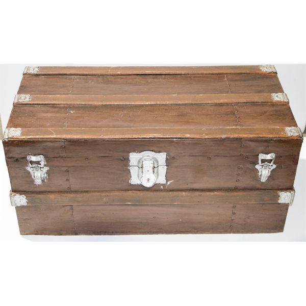 ANTIQUE FOOT LOCKER SIZE TRUNK WOOD AND METAL, 
