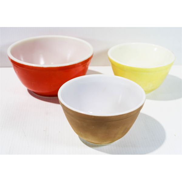 VINTAGE 3 PYREX MIXING BOWL SMALL SIZE 5 3/4" AND 7 1/4"