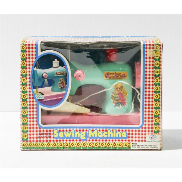 VINTAGE TOY SEWING MACHINE