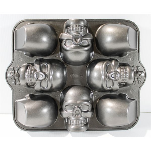 WILTON METAL SKULL CAKELET PAN