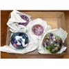 Image 1 : 4 ART GLASS BALL ORNAMENTS