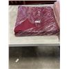 Image 2 : 2 BUNDLES OF NEW MAROON AND DUSTY ROSE TABLE CLOTHS , 72X72 AND 81X81