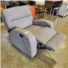 Image 2 : GREY FABRIC RECLINER