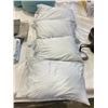 Image 2 : 4 STANDARD SIZE PILLOWS CLEAN FLOOR MODELS, 3 QUEENSIZE TOP SHEETS AND 6 MATCHING PILLOW CASES, AND 