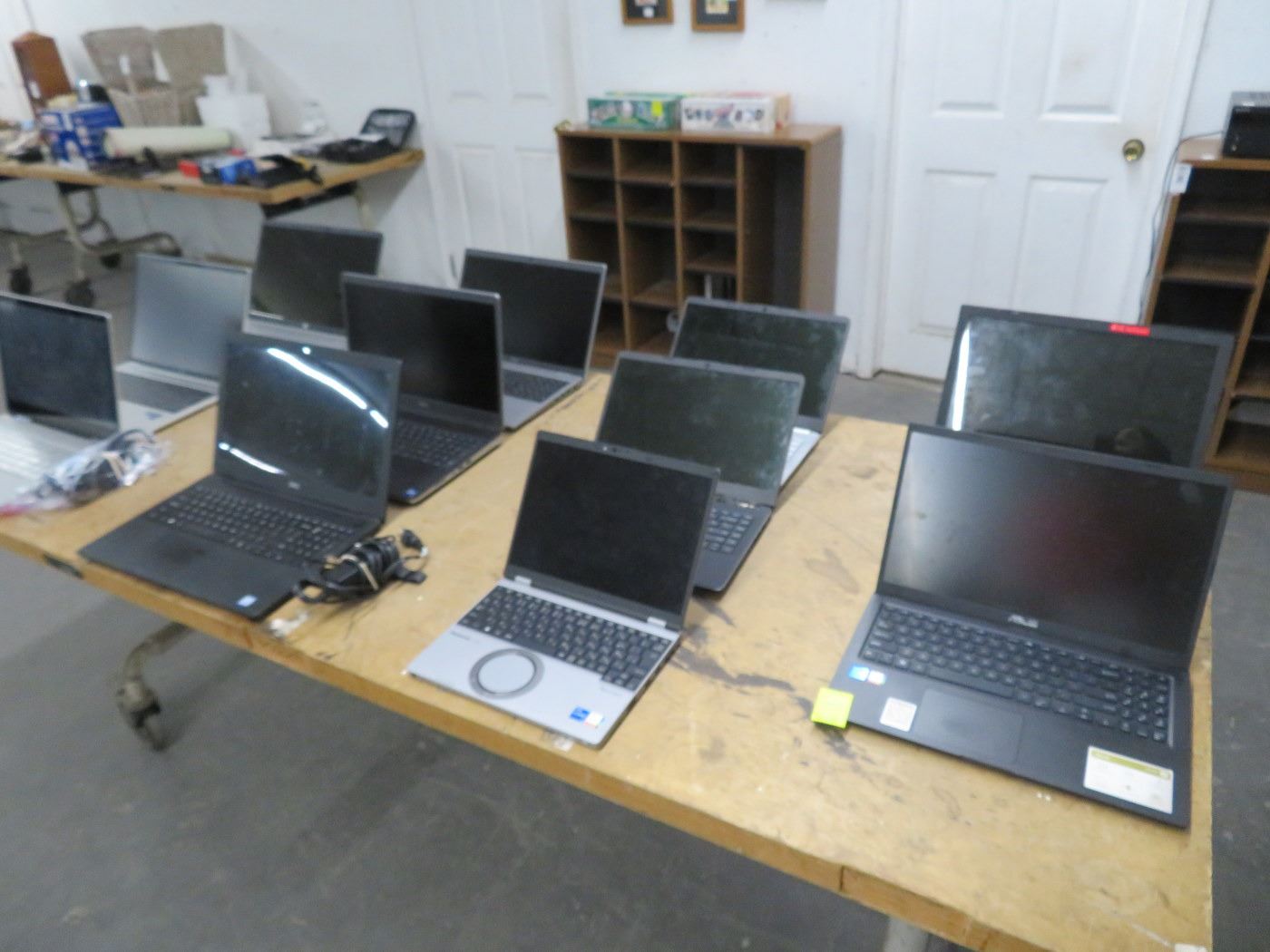 11-Assorted Laptop (No Operating System) Dell, HP, Toshiba - 11 X
