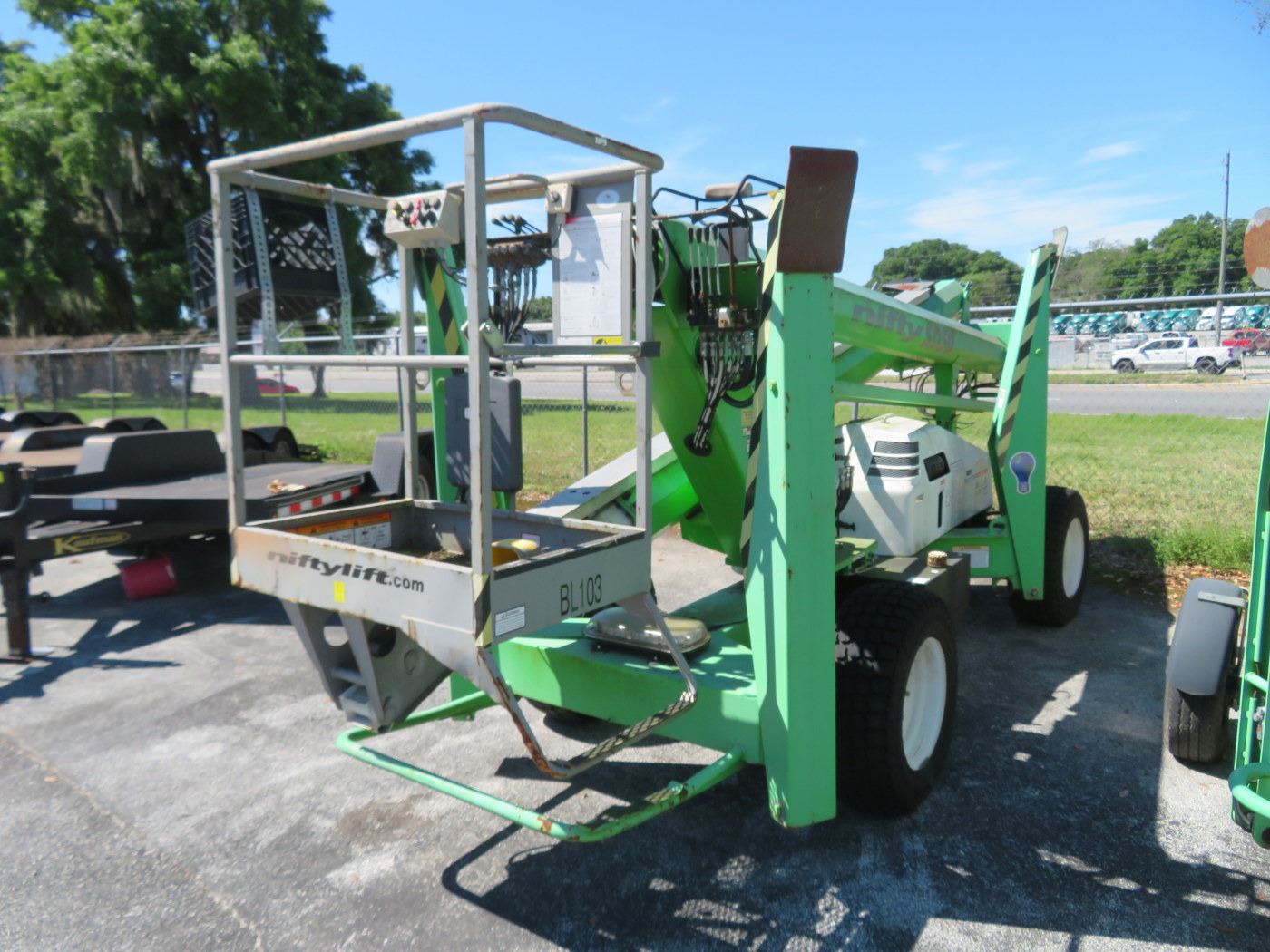 2015 Nifty Lift SD50D4WD, Air Tire, Scissor Bucket Lift