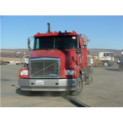 1995 White Volvo Conv - Integral Sleeper