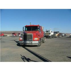 1995 White Volvo Conv - Integral Sleeper