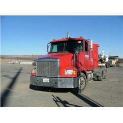 1995 White Volvo Conv - Integral Sleeper