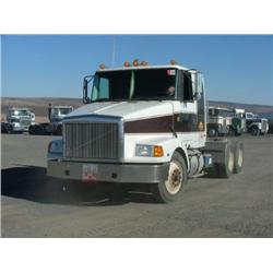 1993 White Volvo Conv - Integral Sleeper