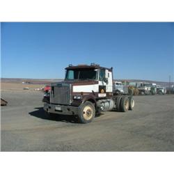 1984 White Volvo Conv - Integral Sleeper