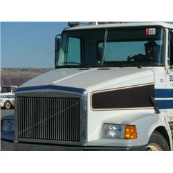 1990 White Volvo Conv - Day Cab